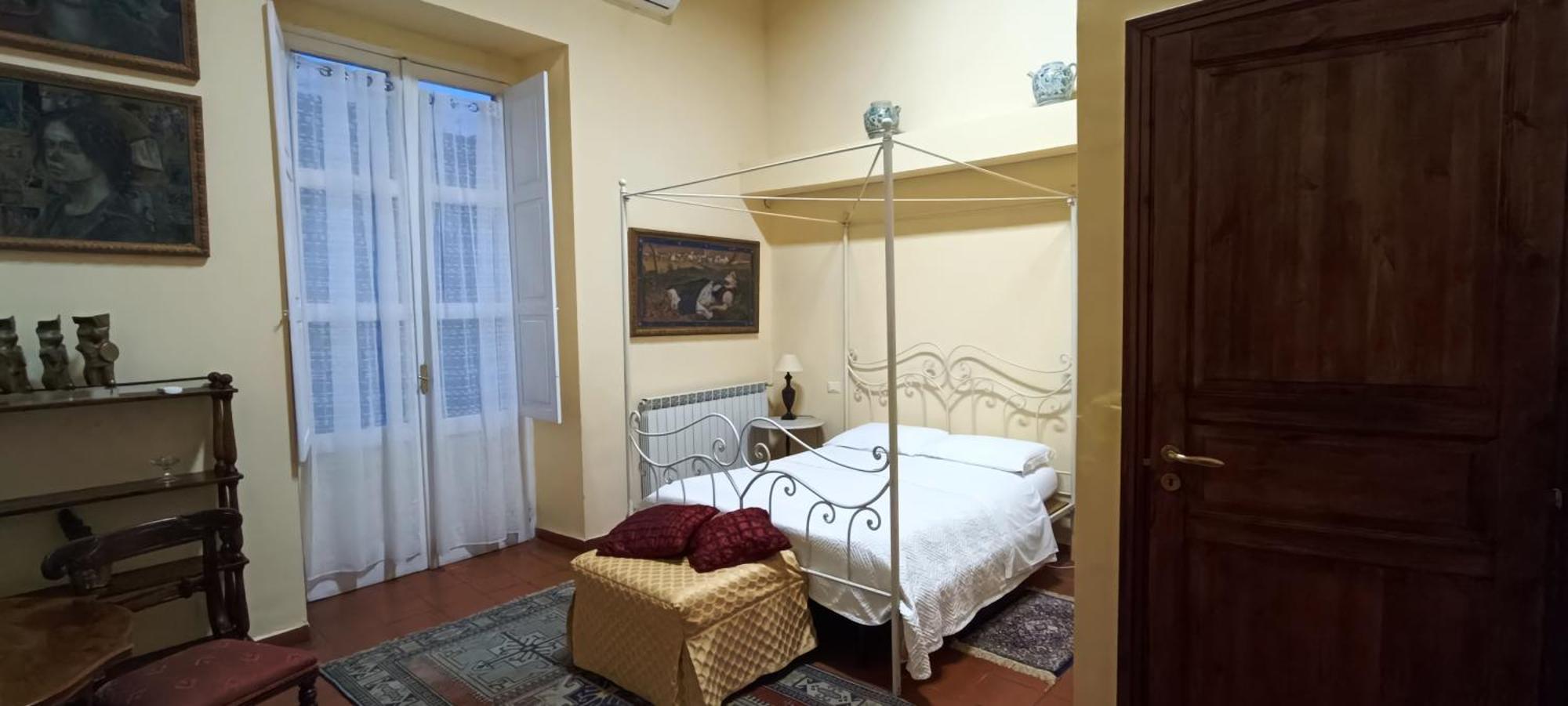 Donna Regina Dimora D'Epoca Apartment เนเปิลส์ ภายนอก รูปภาพ
