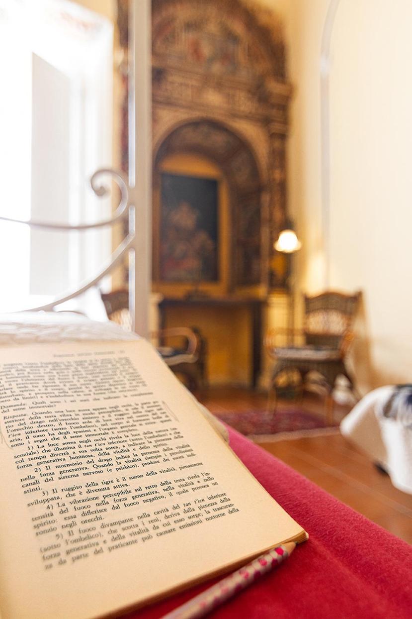 Donna Regina Dimora D'Epoca Apartment เนเปิลส์ ภายนอก รูปภาพ