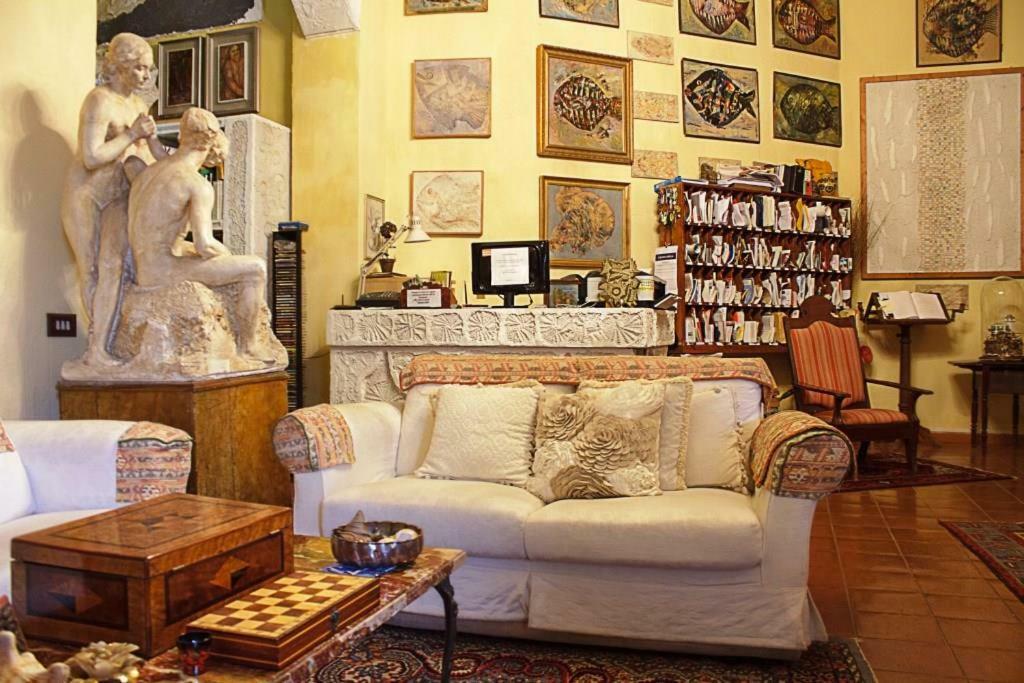 Donna Regina Dimora D'Epoca Apartment เนเปิลส์ ภายนอก รูปภาพ