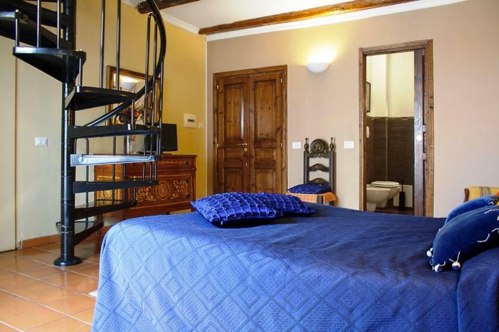Donna Regina Dimora D'Epoca Apartment เนเปิลส์ ภายนอก รูปภาพ